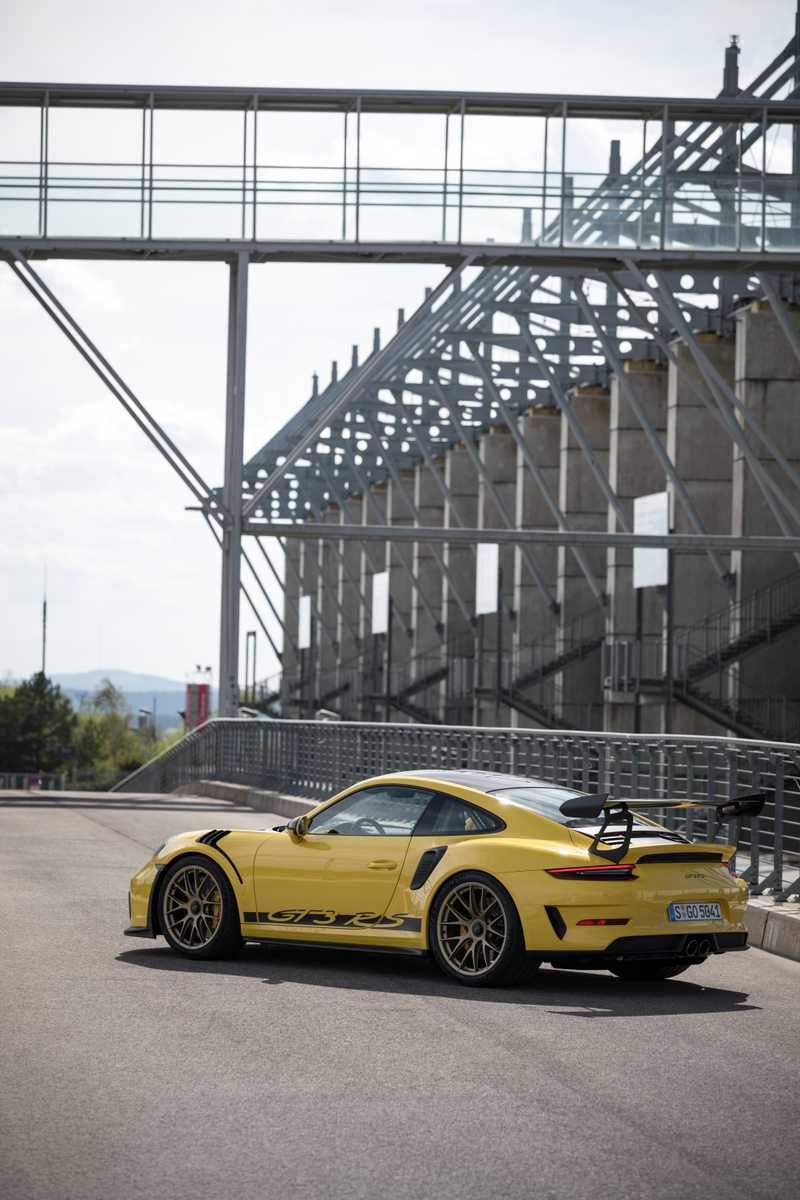 Illustration for article titled Put These Very Good 2019 Porsche 911 GT3 RS Photos In Your Life